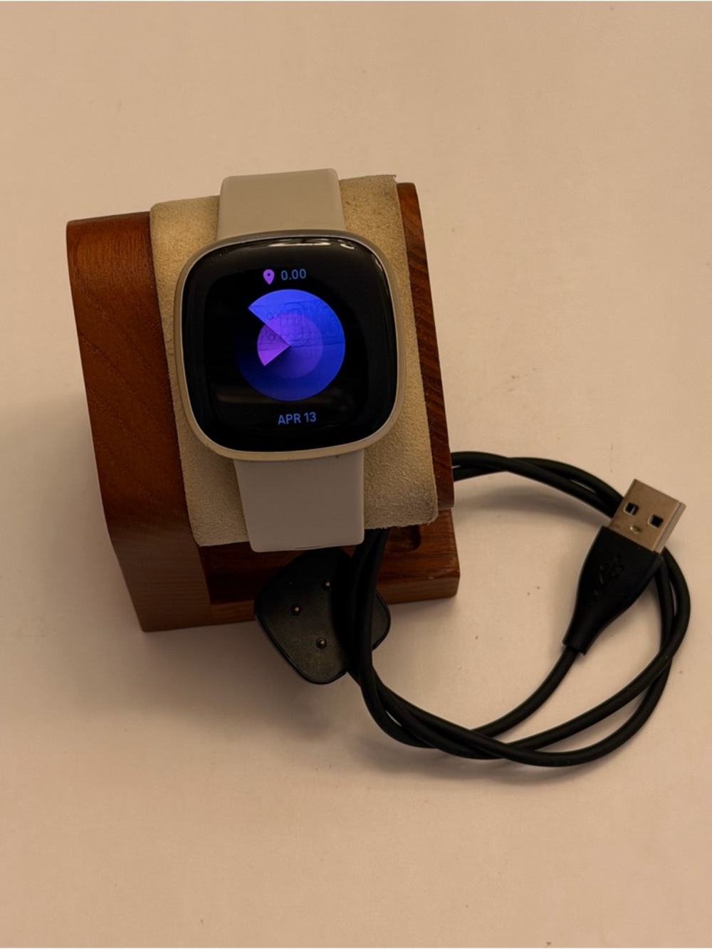 Fitbit Versa 3 (gold case, tested, Charger included)